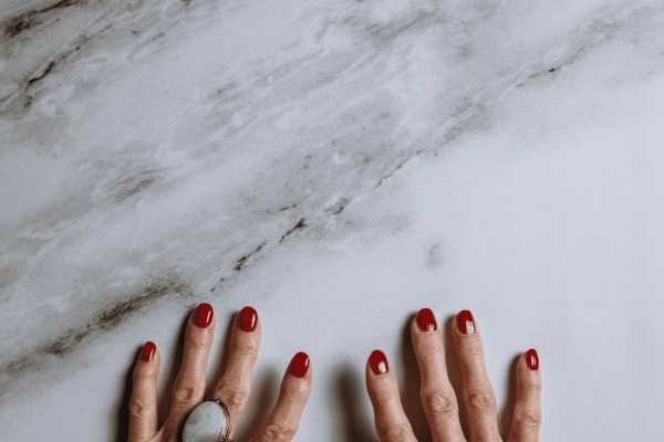 Arthritic hands showing joint inflammation and pain that water fasting can help by reducing systemic inflammation